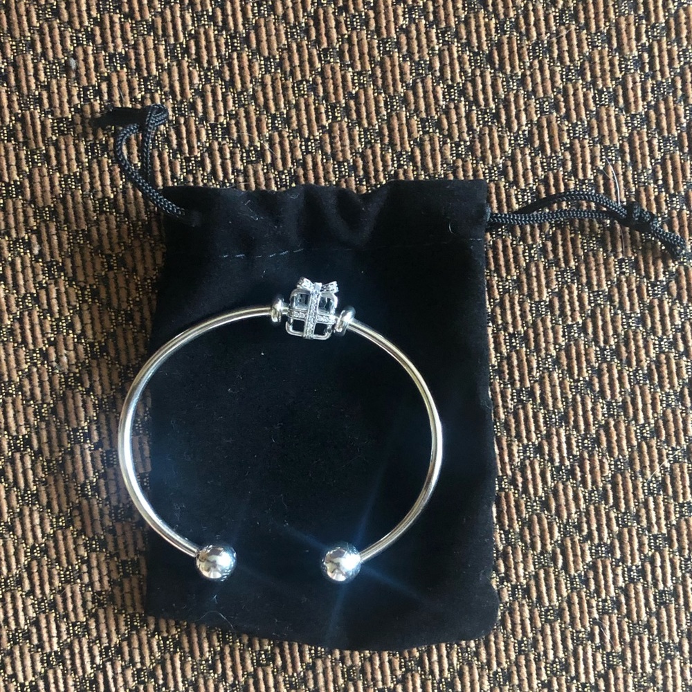 Authentic Pandora Limited Edition Present Bangle Bracelet w/ Pandora Charm